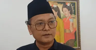 Guntur Romli Bilang MBG dan Kopdes Merah Putih Biang Kerok Dicopotnya Purbaya