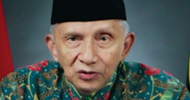 Amien Rais: Jokowi Berhenti Kejar Kekuasaan Kalau Sudah Makan Tanah