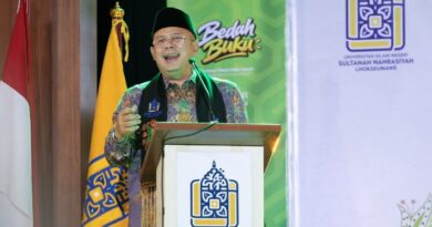 Bedah Buku Karya Wakil Ketua DPR Cucun A. Syamsurijal Ramaikan Pelantikan Alumni UIN Sultanah Nahrasiyah Lhokseumawe