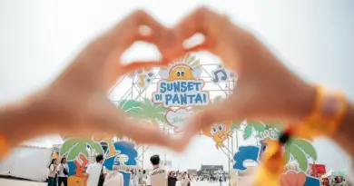 Weekend Pecah di PIK2! Piknik Sore Berubah Jadi Karaoke Massal Sunset di Pantai 2026