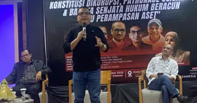 Prof Denny Bilang Era Soeharto dan Prabowo Tidak Jauh Berbeda: Istana, Senjata, dan Pengusaha Naga