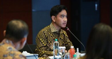 Apa yang Terjadi Jika Gugatan Denny Indrayana Dikabulkan MK? Langkah Awal Pemakzulan Gibran?