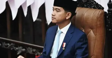 Denny Hubungi Anies, Ganjar, dan Mahfud Sebelum Gugat Syarat Pendidikan Gibran ke MK