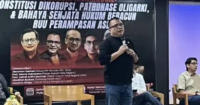 Denny Indrayana ke Raja Juli: Bagaimana Mungkin Penegakan Hukum di MK Dianggap Tidak Beradab?