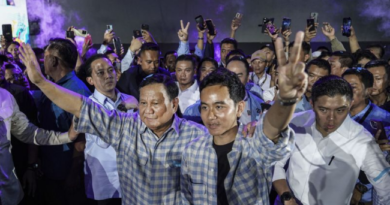 Gibran Dicecar di MK, Dede Budhyarto ke Prabowo Cs: Pakai Orang, Terus Dilepas Sendirian