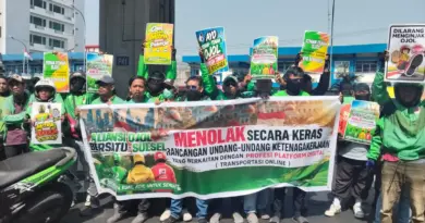 Tolak Status Pekerja dalam RUU Ketenagakerjaan, Ratusan Ojol Unjuk Rasa di DPRD Sulsel