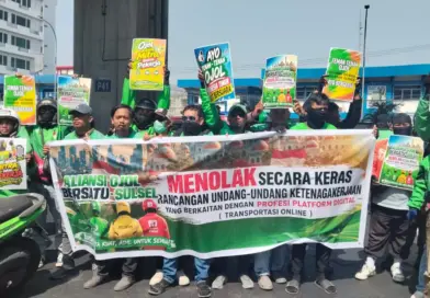 Tolak Status Pekerja dalam RUU Ketenagakerjaan, Ratusan Ojol Unjuk Rasa di DPRD Sulsel