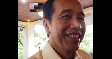 Gibran Kembali Diserang Soal Syarat Ijazah, Jokowi Terkekeh: Masak Harus Paket C Lagi?