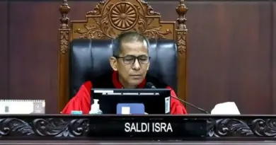 Hakim MK Saldi Isra Menaruh Pertanyaan ke Bawaslu soal Syarat Pendidikan Gibran