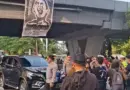 Mobil Dinas Wakapolda Sulsel Diadang Massa Saat Pantau Demo 2 Tahun Prabowo-Gibran di Makassar