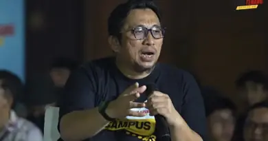 Feri Amsari: Kemampuan Tertinggi di Indonesia Bukan Kepintaran, tapi Menjilat